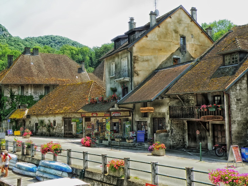 Село Chanaz у Франції. онлайн пазл