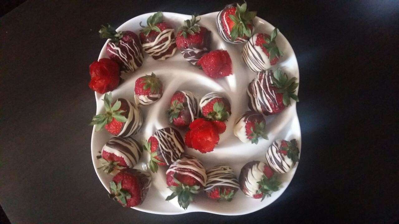 ягоди в чиния онлайн пъзел