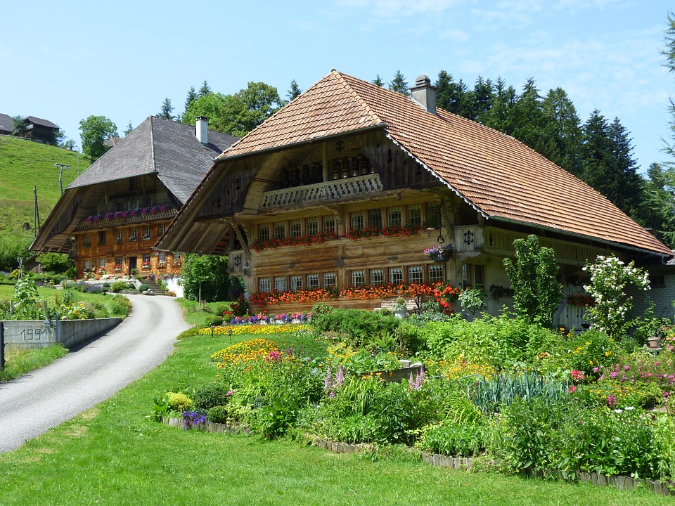 Casas en las montañas suizas. rompecabezas en línea