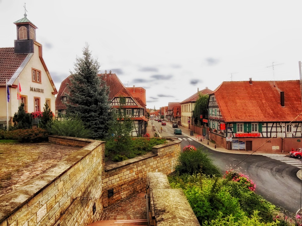 Маленьке містечко у Франції. онлайн пазл