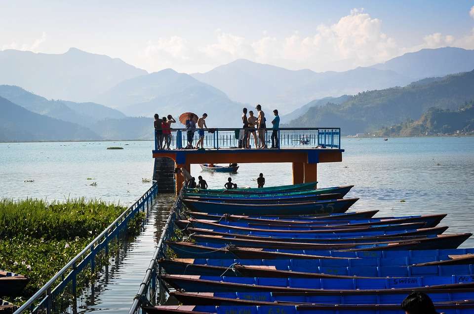 Sjön i Nepal. pussel på nätet