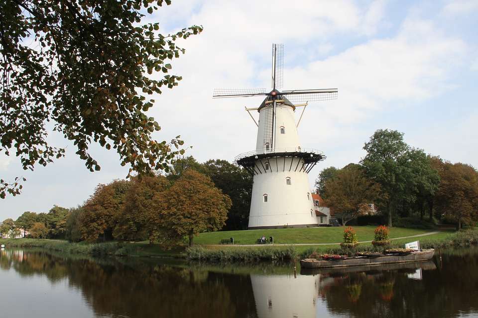 Вятърна мелница в Холандия. онлайн пъзел