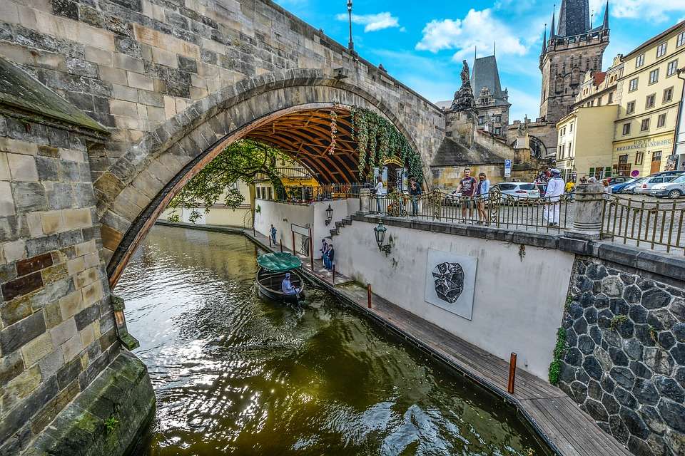 Puente de Carlos en Praga. rompecabezas en línea