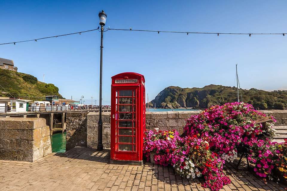Telephone booth. online puzzle