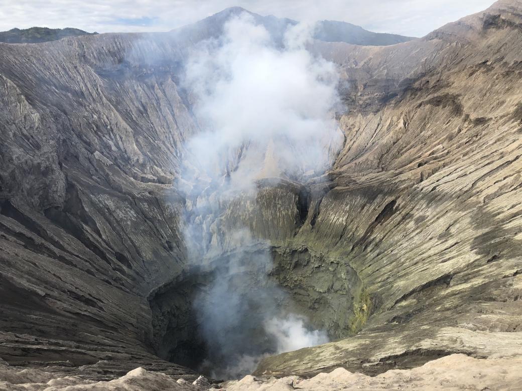 Кратер на вулкани Бромо онлайн пъзел