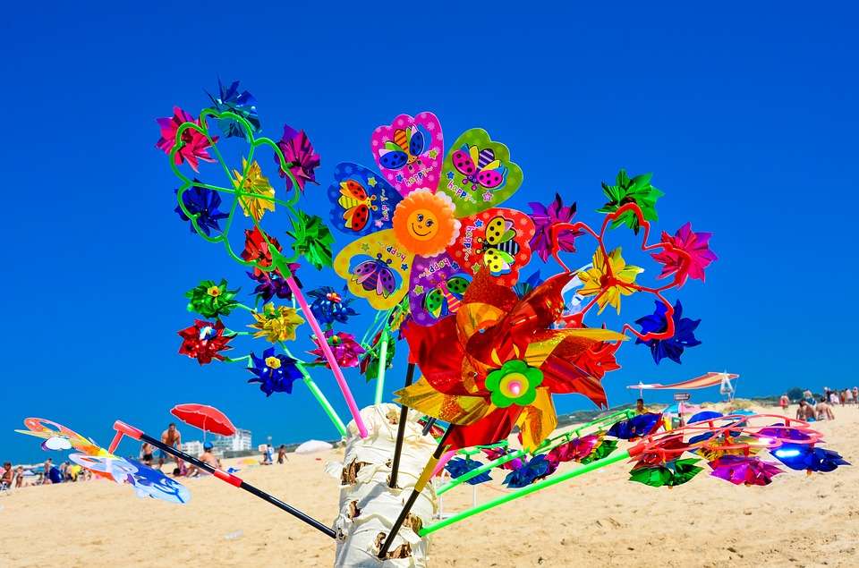 Цветни вятърни мелници. онлайн пъзел