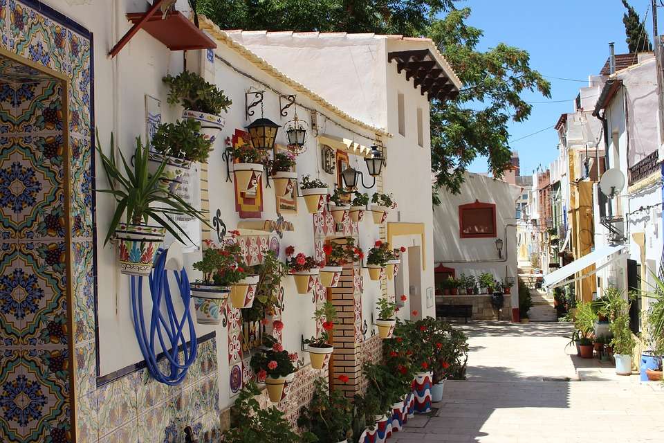 A street in Alicante. jigsaw puzzle online