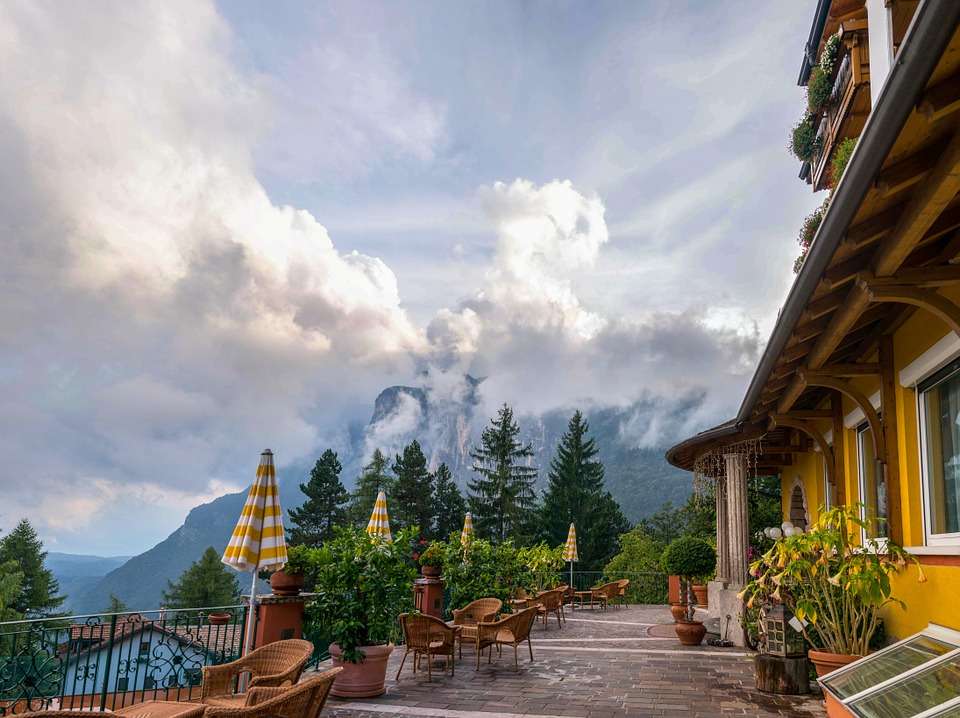 Hotell i Tyrol. pussel på nätet
