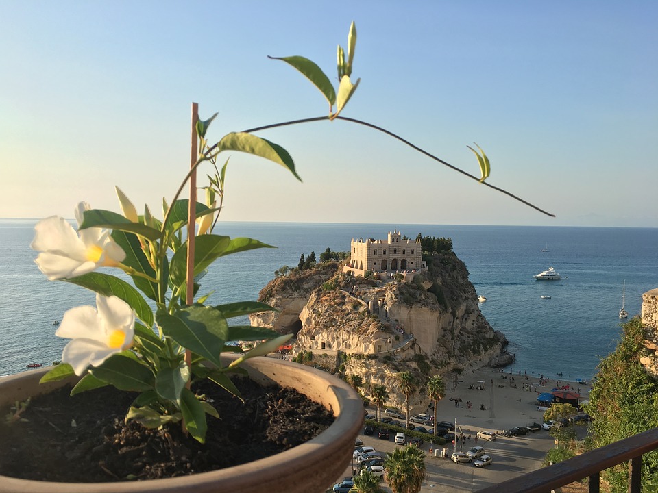 Tropea in Calabria. jigsaw puzzle online