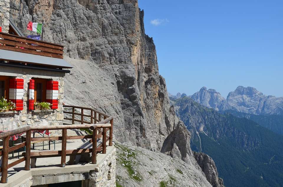 Hostel in the Dolomites. jigsaw puzzle online