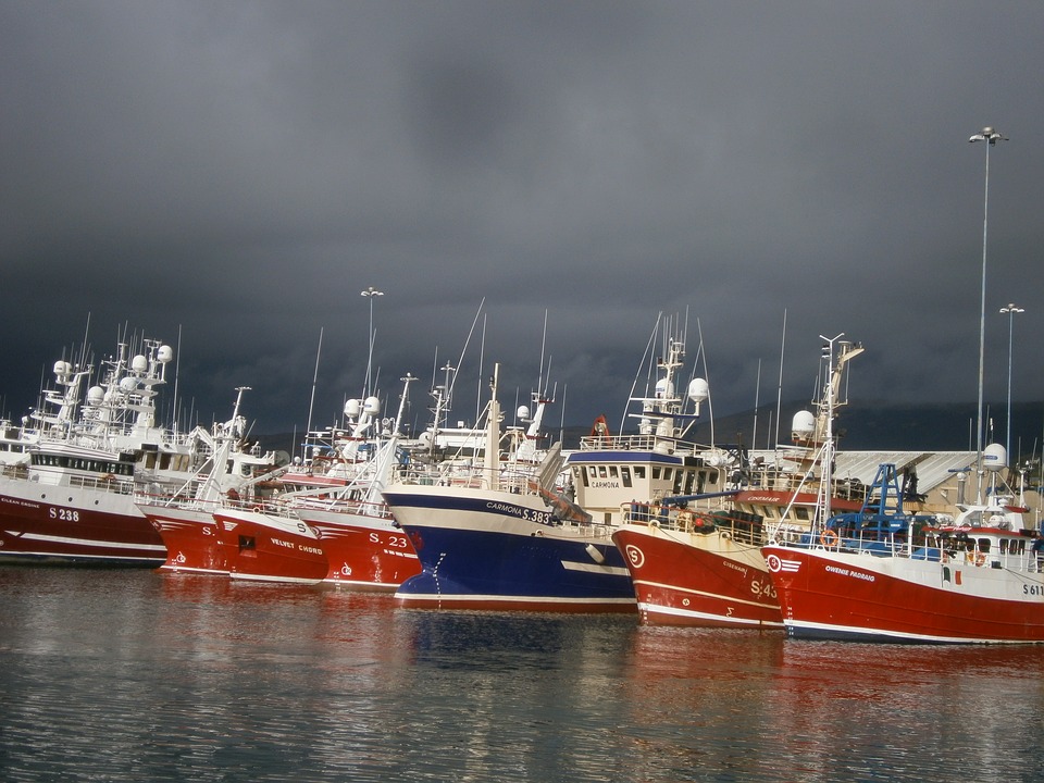 Рибарско пристанище в Ирландия. онлайн пъзел