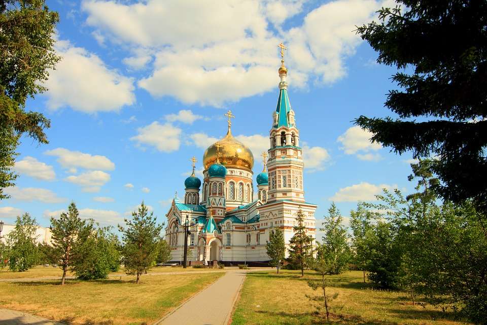 Église orthodoxe à Omsk. puzzle en ligne