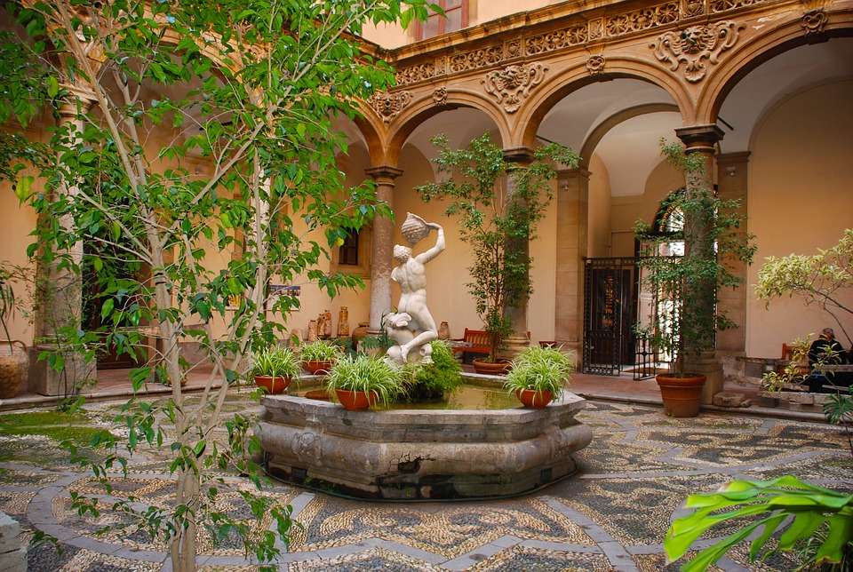 Patio of a house in Spain. jigsaw puzzle online