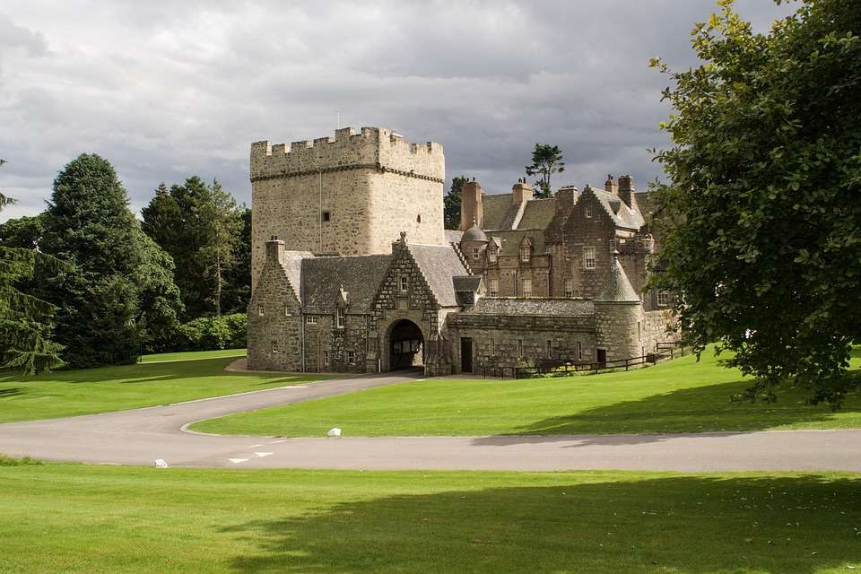 Aberdeenshire-Schloss. Puzzlespiel online