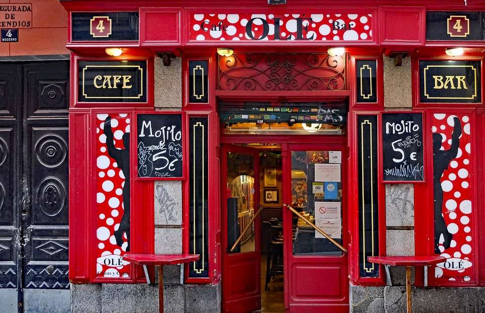 Bar in Madrid. legpuzzel online