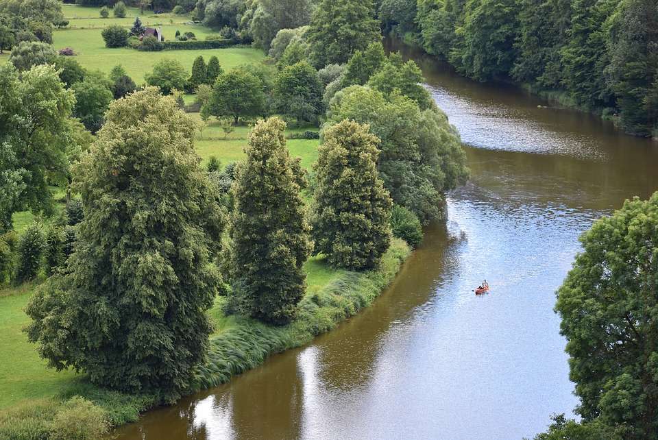 Sazava rivier in de Tsjechische Republiek. legpuzzel online