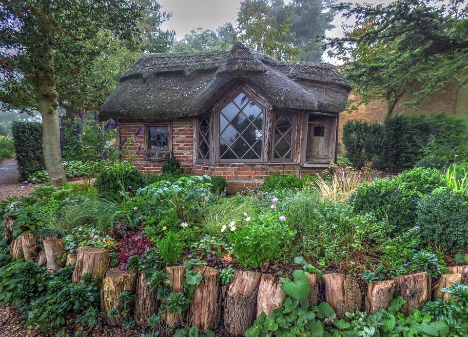 O cabină în pădure. puzzle online