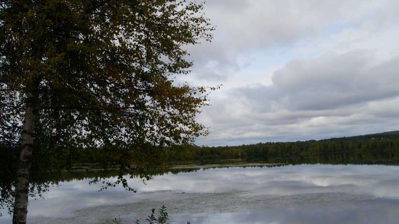 Finsko, podzimní jezero skládačky online