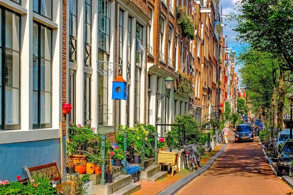 Egy kis utca Amszterdamban. online puzzle