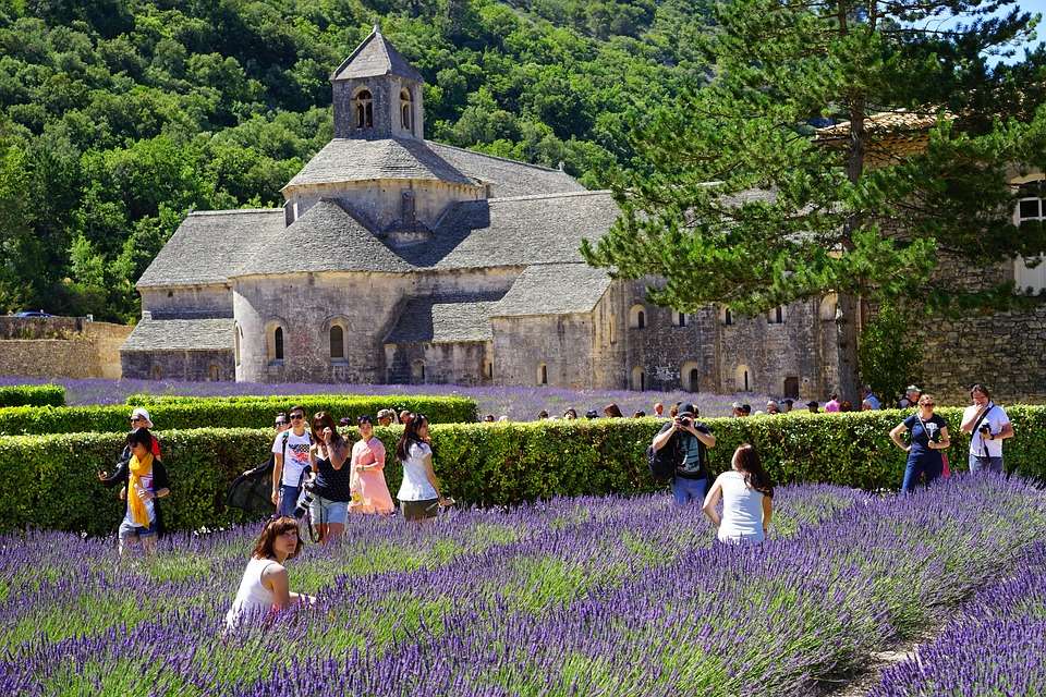 Abbaye de Senanque. Frankreich Online-Puzzle