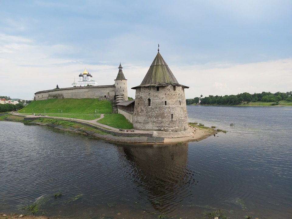 Festung in Pskow. Puzzlespiel online