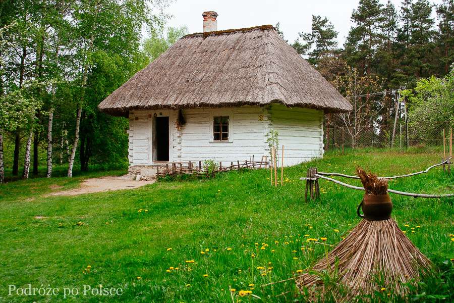 White cottage. jigsaw puzzle online