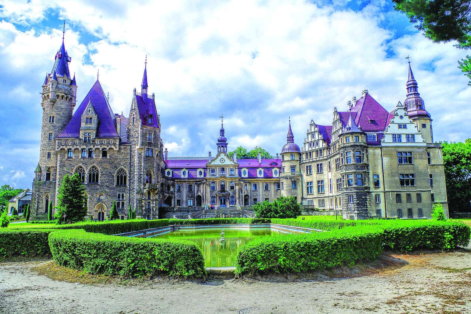 Castelo em Moszna. quebra-cabeças online