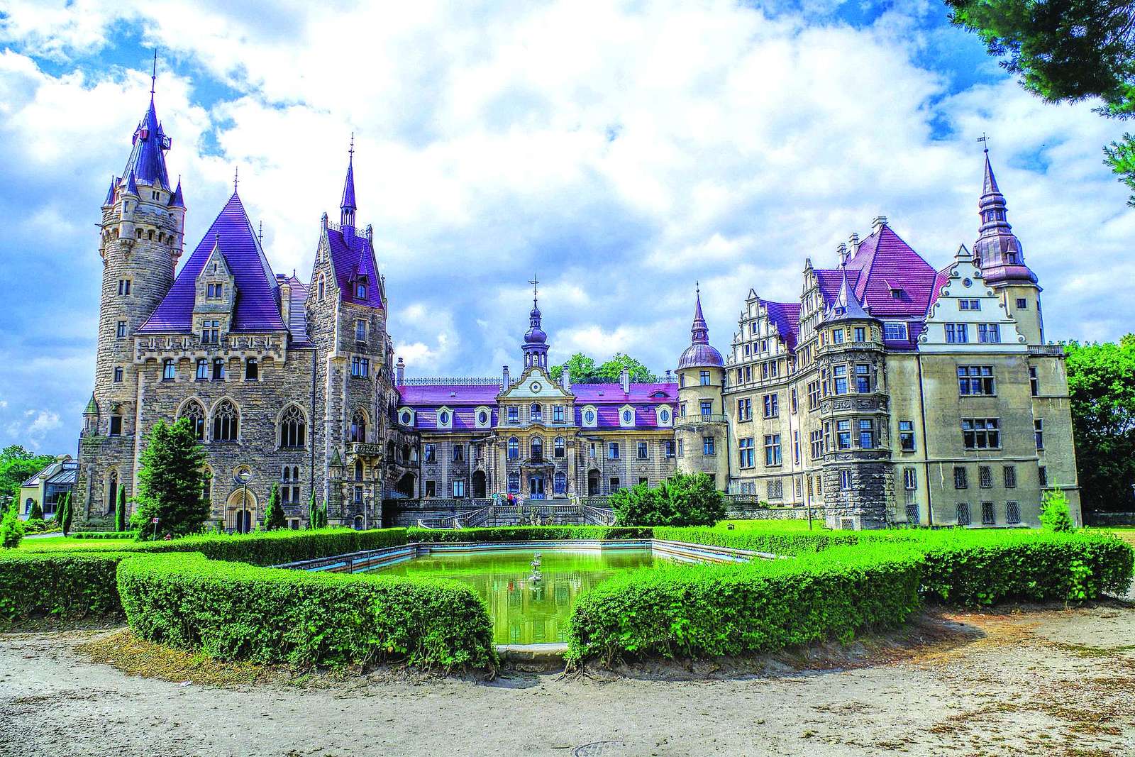 Kasteel in Moszna. legpuzzel online