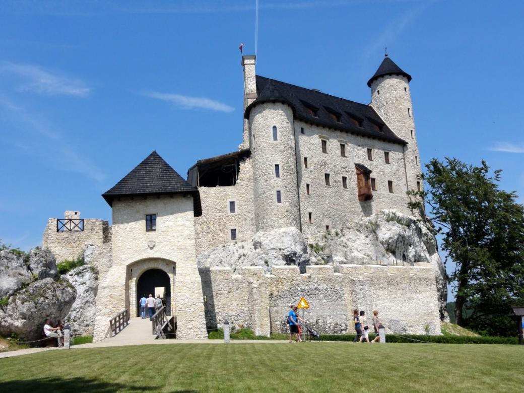 Castle in Bobolice. jigsaw puzzle online