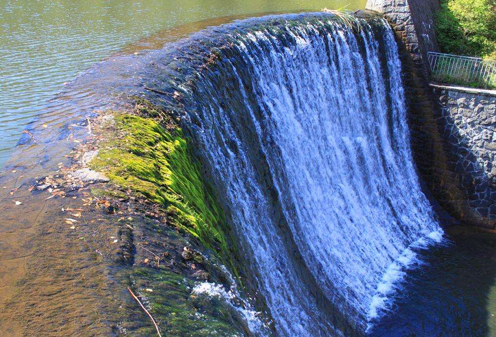 Waterval op de rivier de Vistula in de rivier de Vistula. online puzzel