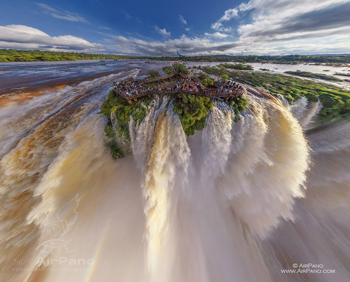 Iguazu vattenfall i Brasilien. pussel på nätet