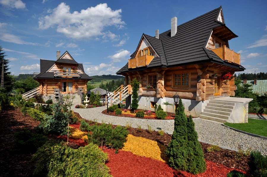 Wooden houses in Bukovina. online puzzle