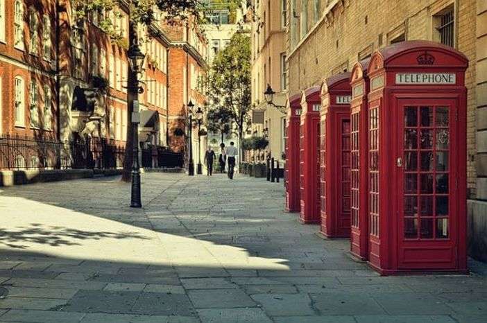 red telephone boxes jigsaw puzzle online