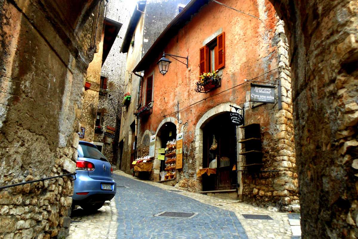 Italian town. online puzzle