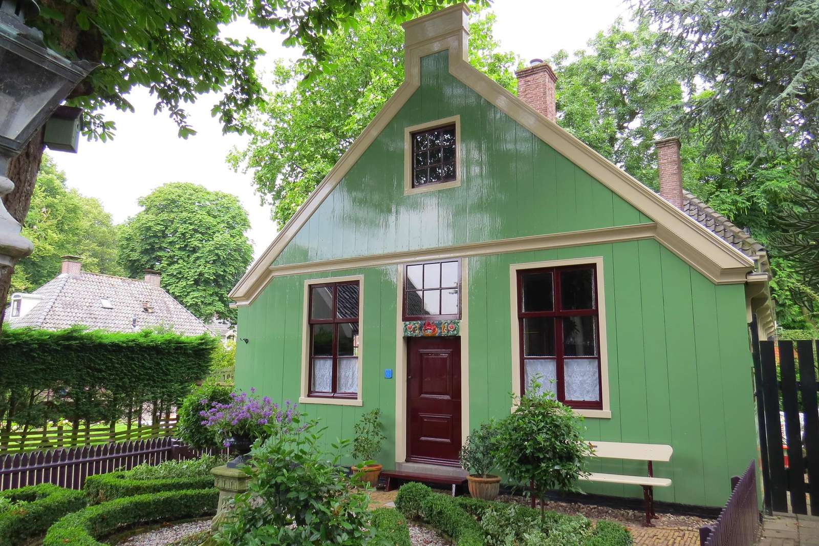 Groen huis in Nederland. online puzzel