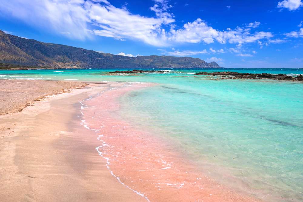Roze strand op Kreta. online puzzel
