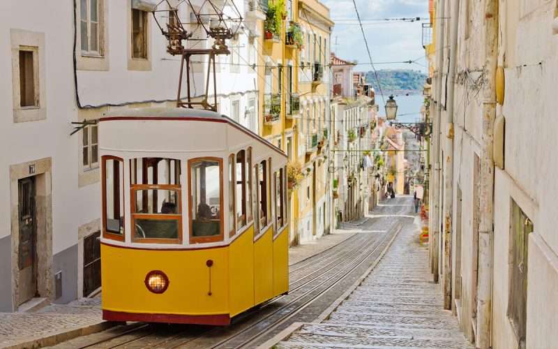 Straßenbahn in Lissabon. Online-Puzzle
