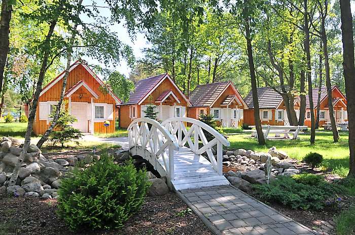 Cottages in Dąbki. online puzzle