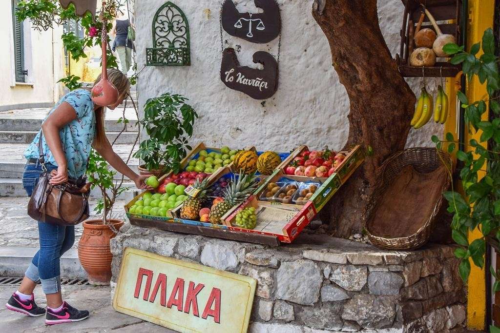 Stánek s ovocem v Aténách. skládačky online