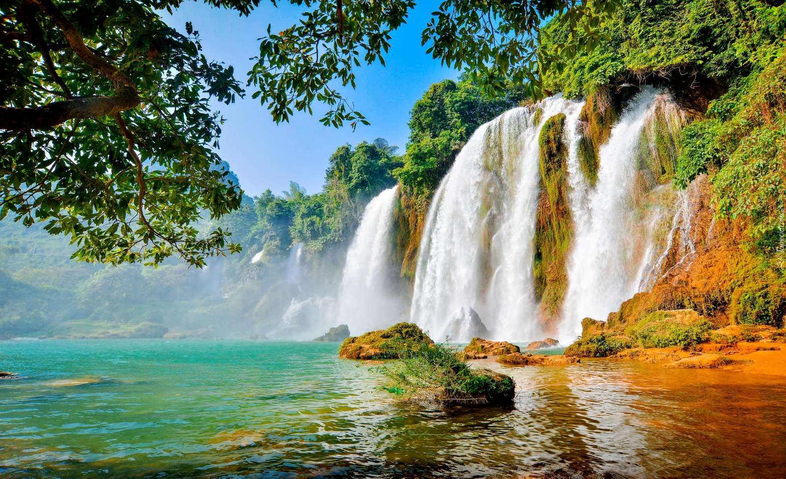 Ban Gioc waterfall. online puzzle