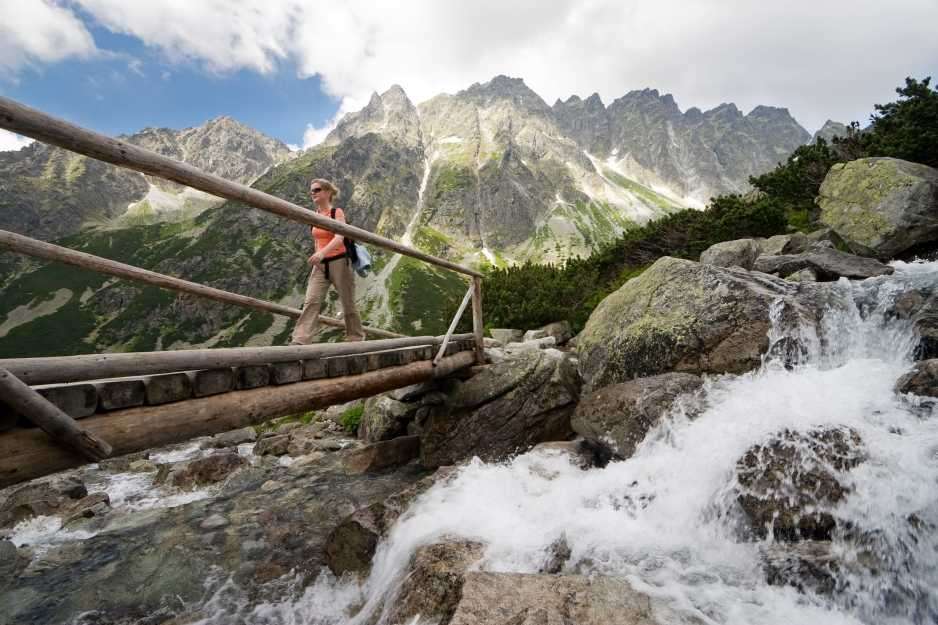 Na trilha nas montanhas Tatra. quebra-cabeças online