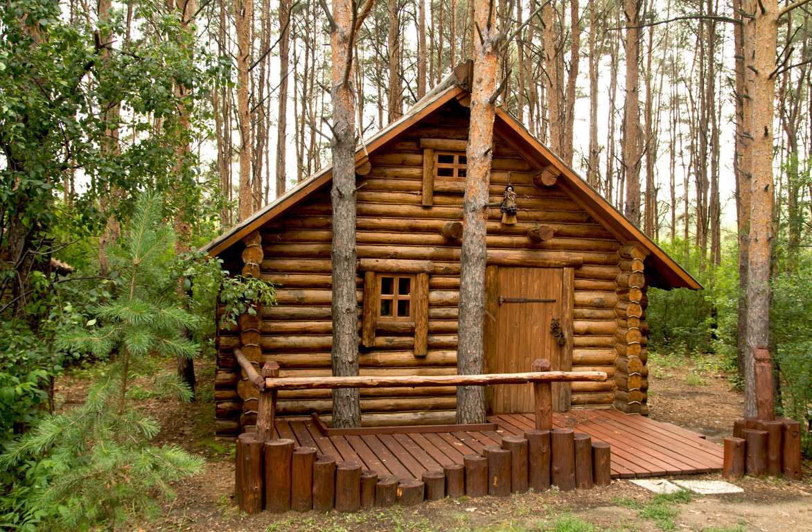 Hütte im Wald. Online-Puzzle