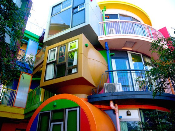 Une maison colorée à Tokyo. puzzle en ligne