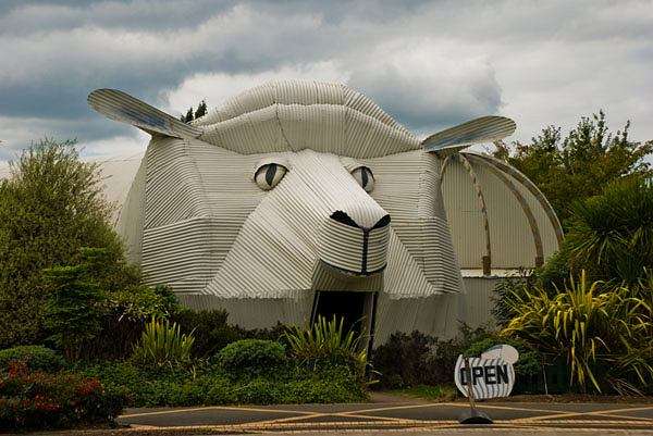 Sheep-shaped building. online puzzle