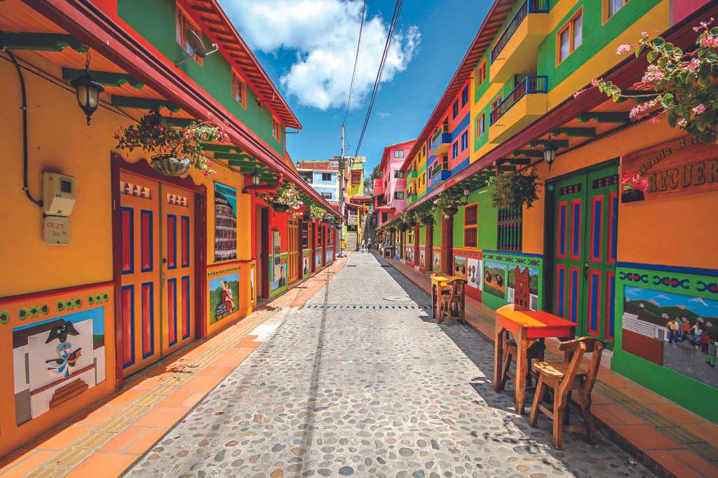 Guatape in Colombia. online puzzle