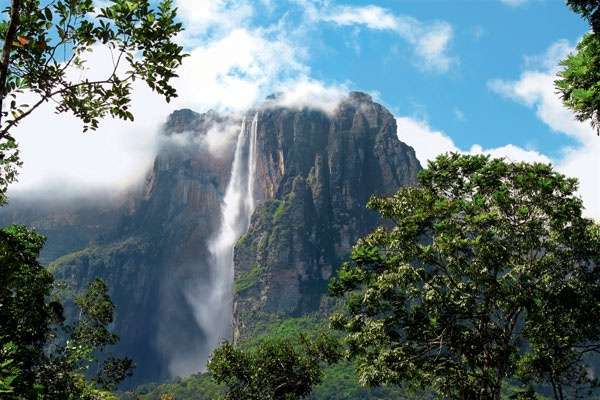 Водопад на ангели във Венецуела. онлайн пъзел