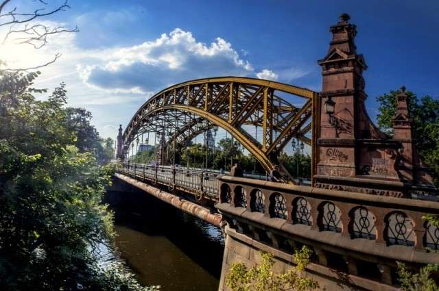 En bro i Wroclaw. Pussel online