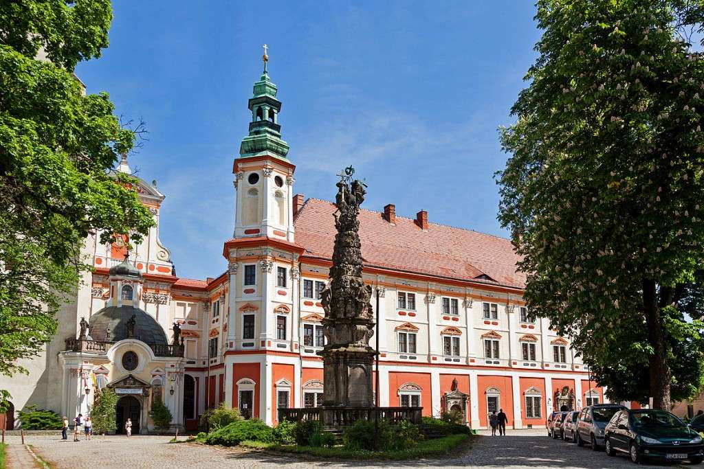 Kloster in Henryków. Puzzlespiel online