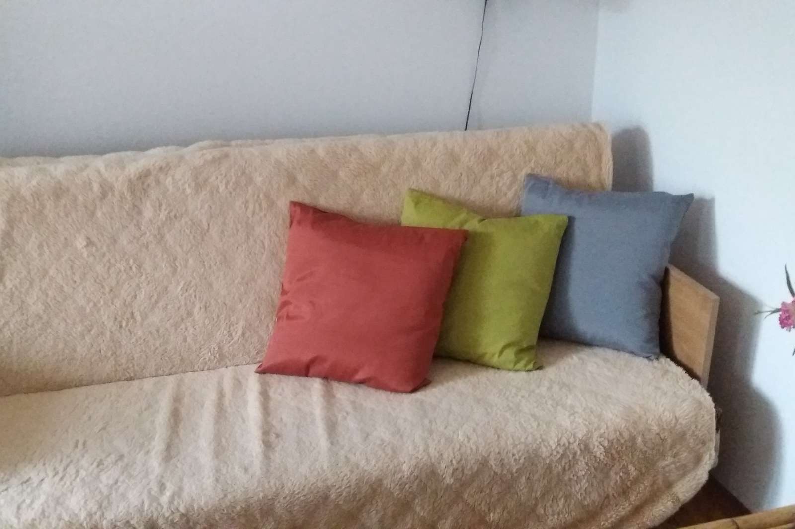 sofá con almohadas rompecabezas en línea