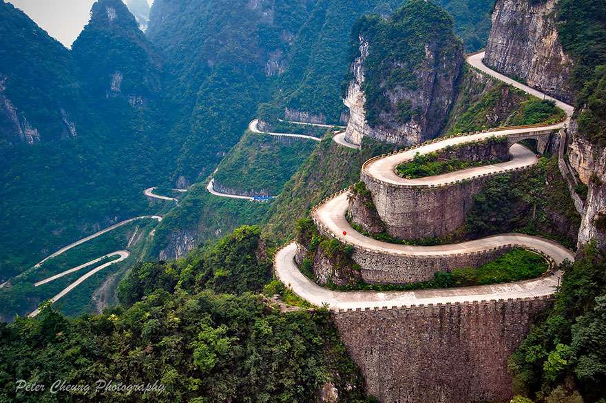 Гірська дорога в Китаї. онлайн пазл